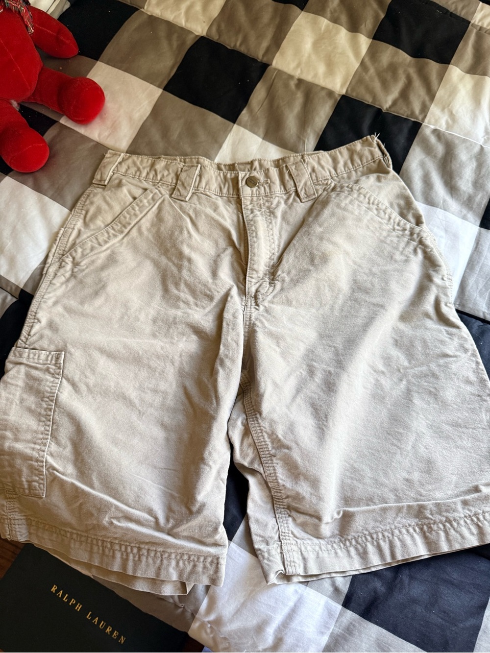 Classic 90s-00 style!   Carhartt Men's Light Tan Cargo Shorts